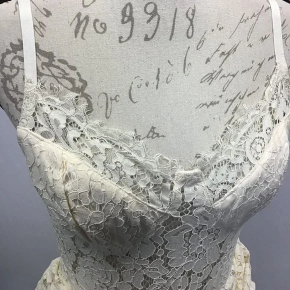 Fashion Nova- Cream Lace Bodysuit Dress, size L - Picture 5 of 11